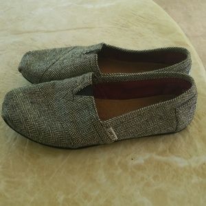 🖤 Women's TOMS 🖤 - black metallic Chevron wool